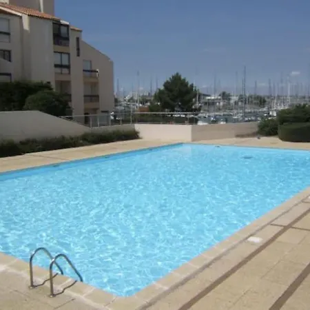 Avec Parking Et Acces Piscine La Rochelle (Charente-Maritime)